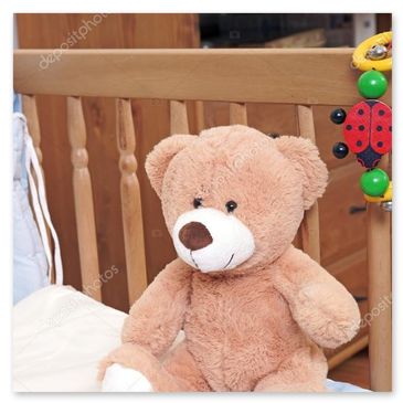 Familienfreundliche Ausstattung mit Kinderbett und Hochstuhl